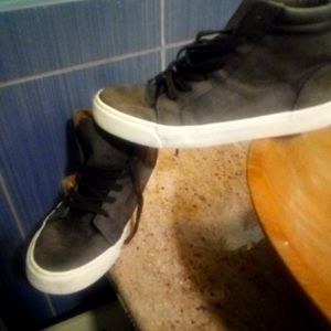 Old Navy Sneakers size 4Y